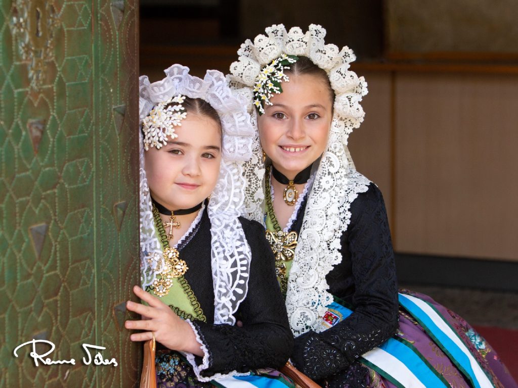 BAVER ELS ANTIGONS_DAMAS infantiles